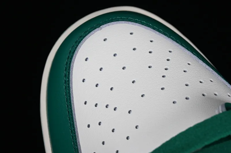 All Categories Nk SB Dunk Series Nk SB Dunk Low Low-top Sneakers Nk SB Dunk Low "Lottery" Heineken Color SB Smashed Backboard Fashion Casual Sneakers DR9654-100